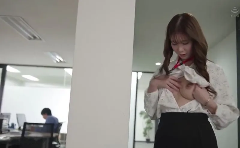 Bí ẩn của cô nhân viên giao diện nghiêm nghị nhưng thực chất là "nữ thần dâm đãng"